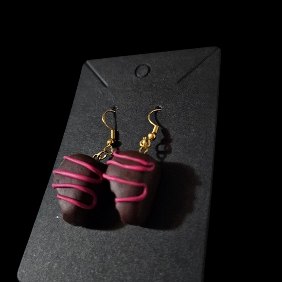NWT, Earrings Handmade, hypoallergenic, whimsical bite from a chocolate - Picture 4 of 5
